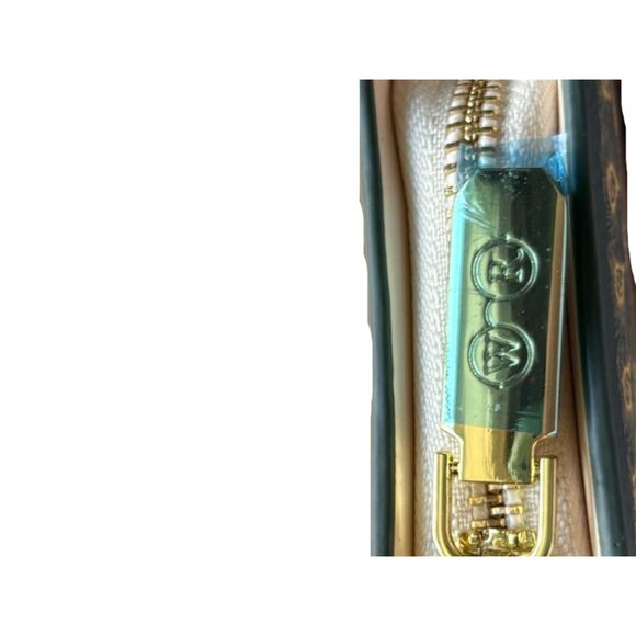 NWOT Well Read Pride and Prejudice Jane Austen Zip Around Wallet Clutch - Picture 5 of 6